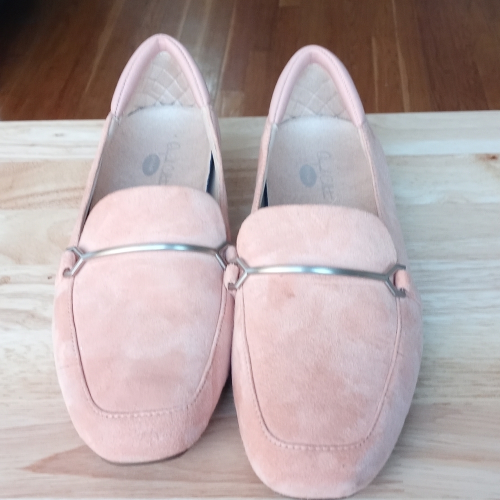 Women flat's